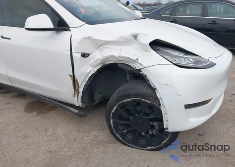 2022 Tesla Model Y Long Range Dual Motor All-Wheel Drive z USA, uszkodzony, nr VIN 7SAYGDEE8NA014232